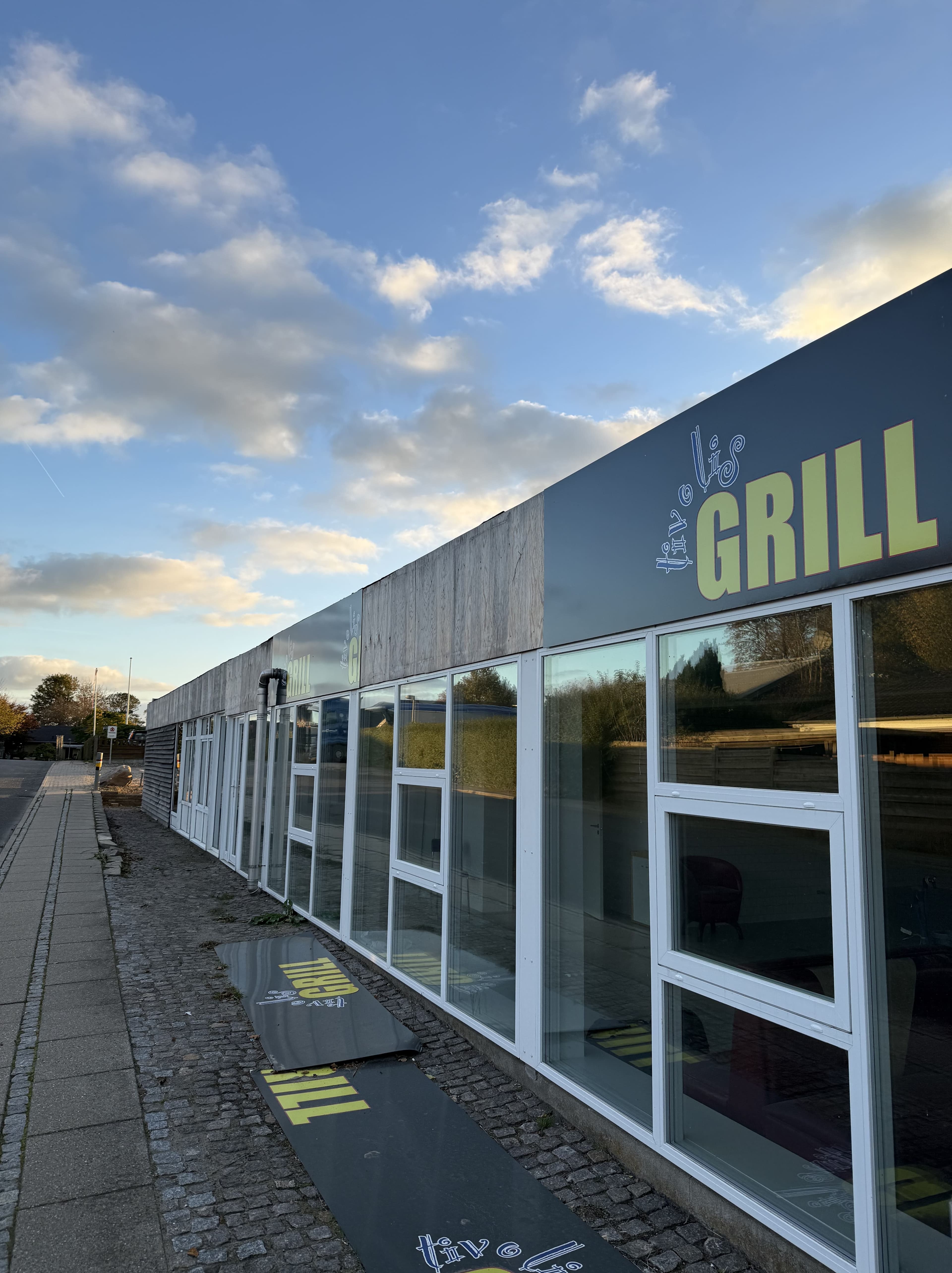 Drive-in indkørsel set fra bagsiden