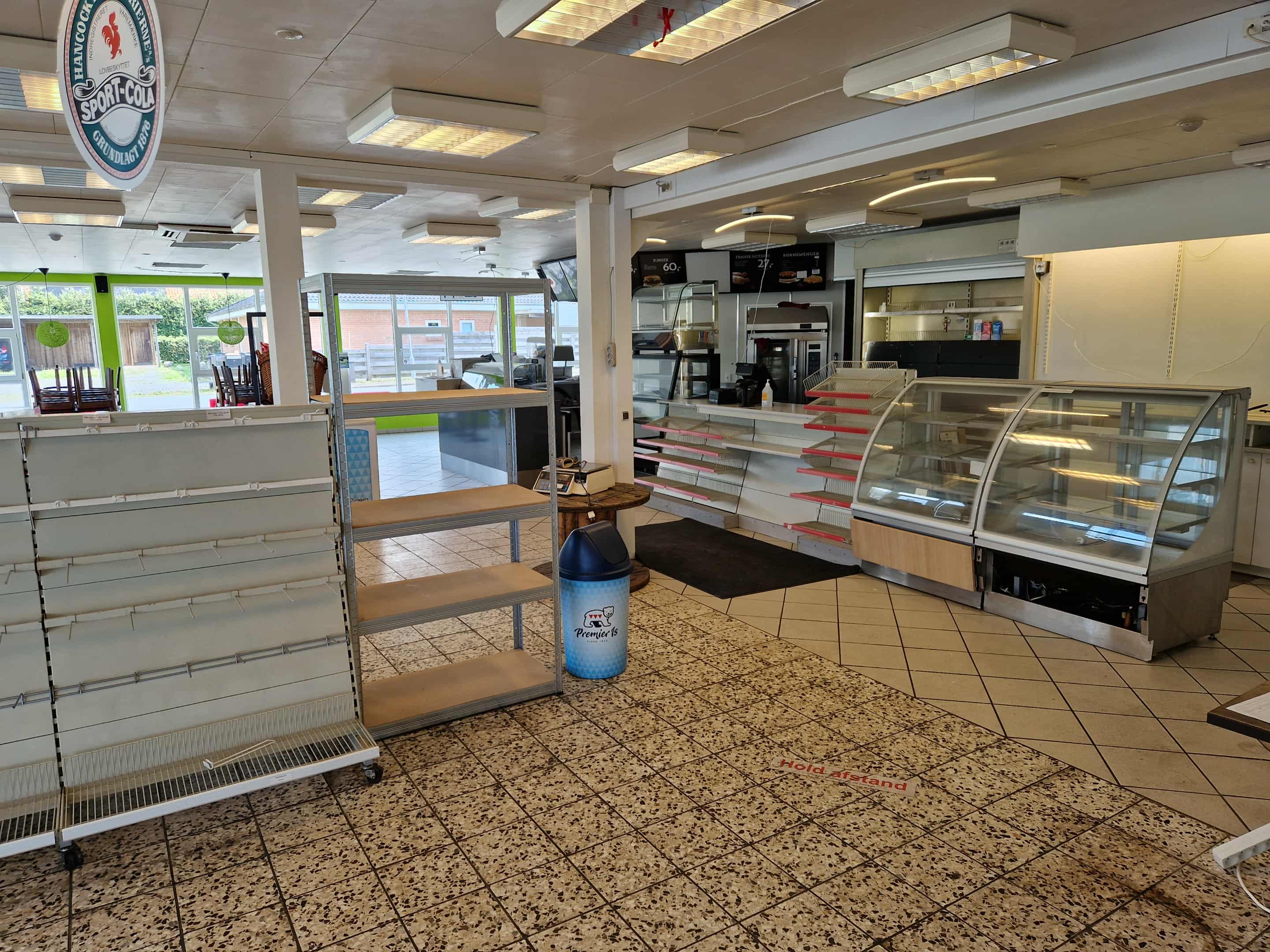 Gammelt billede af tankstationens facade før branden