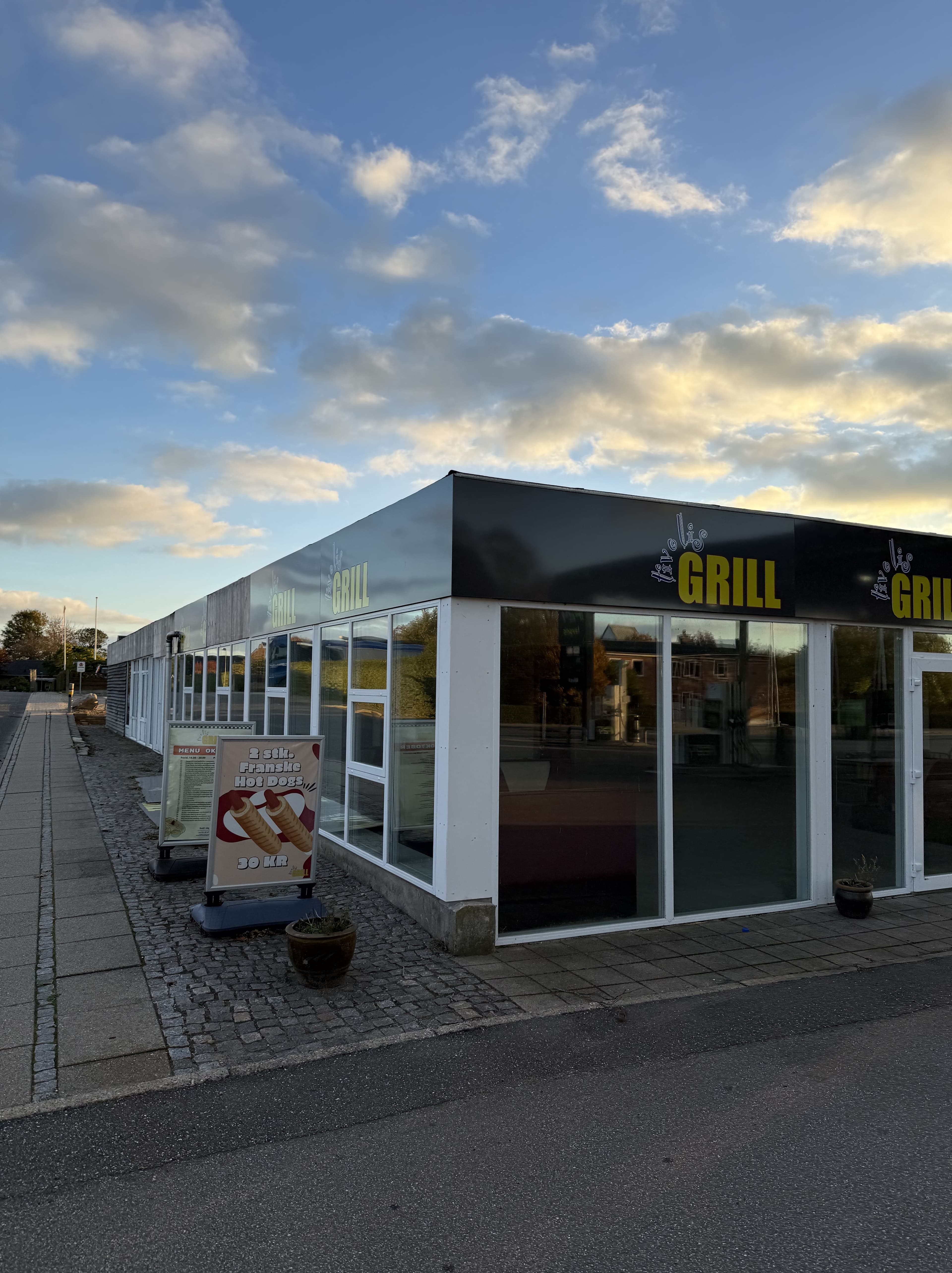 Grillens facade i vinkel