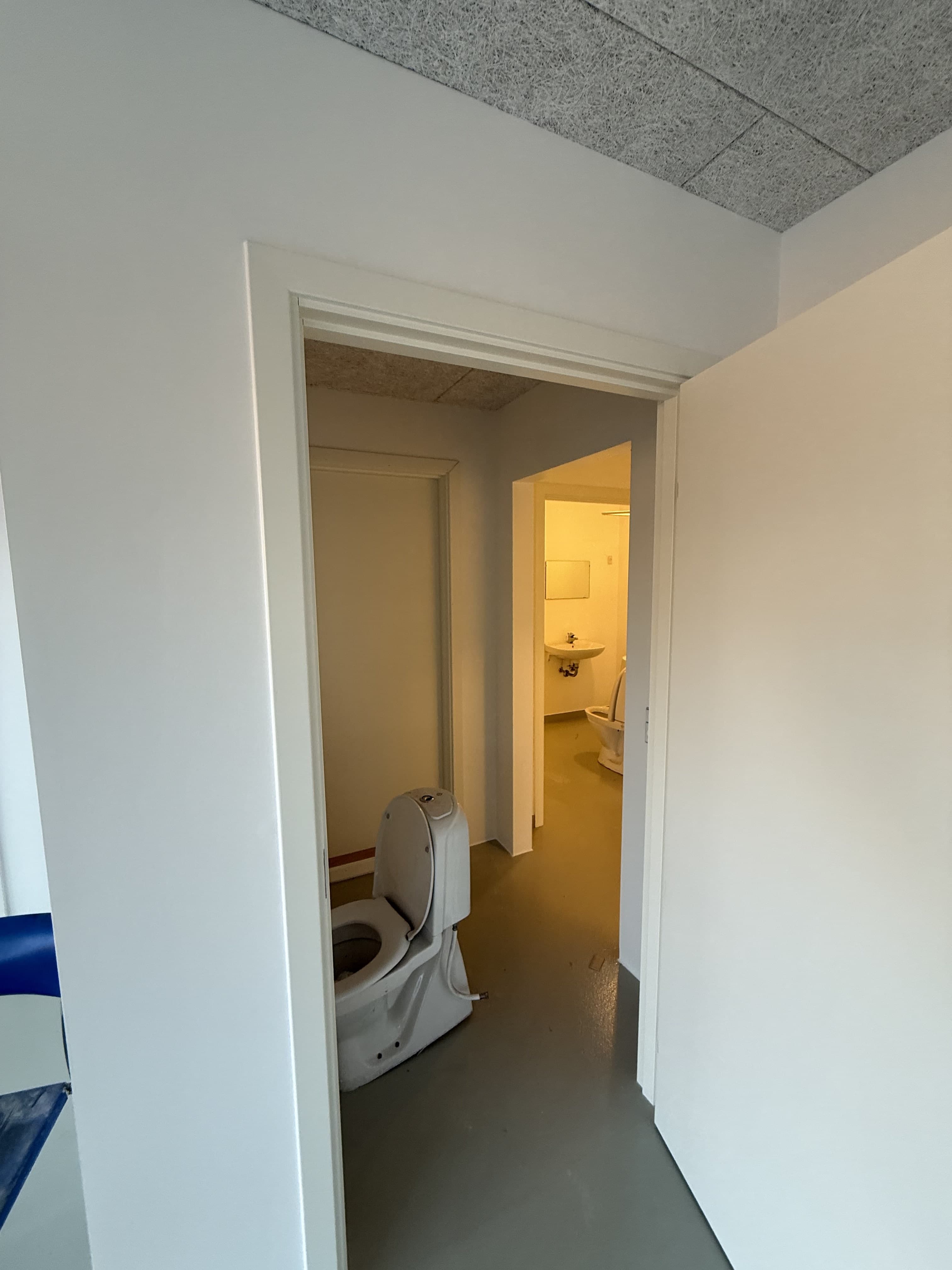 Oversigtsfoto af toiletområde